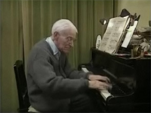 Vlado Perlemuter filmé par Michel Dieuzaide. &Agrave; voir sur Okarinamusique.com